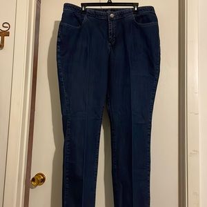 Women 16w medium straight cut